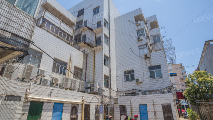 中行办公住宅楼外景图