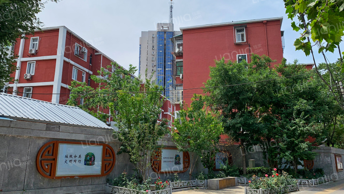 造甲南里外景图