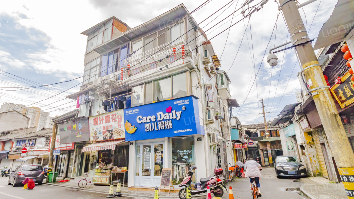 手肘头巷外景图