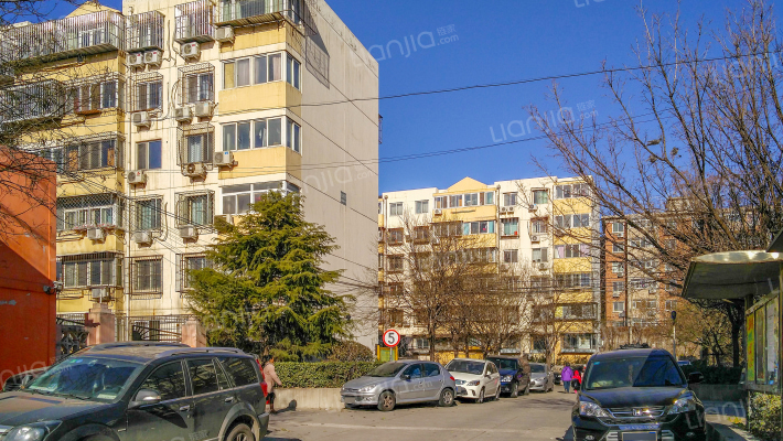 老山西里外景图