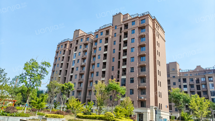 海峡湖尚城外景图