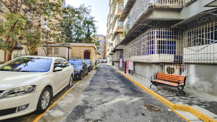 西安市房产管理局基建处家属院外景图