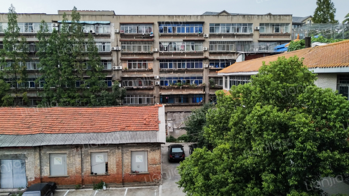 医修站小区外景图