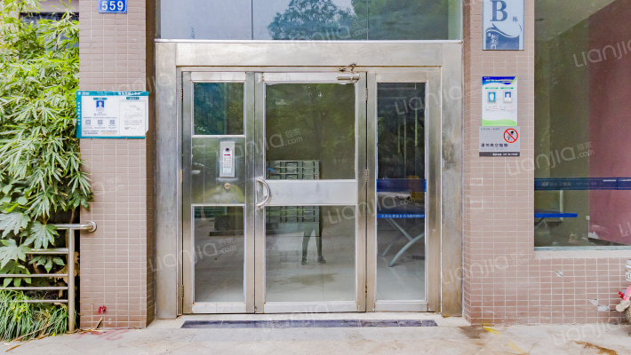 世纪新南门外景图