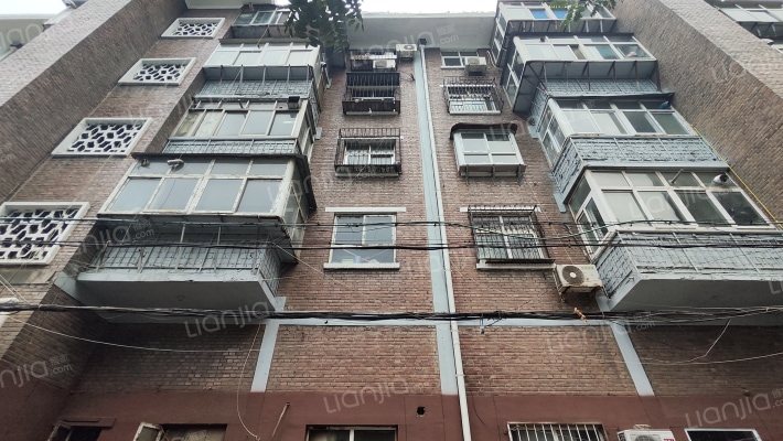 联新里家属楼外景图