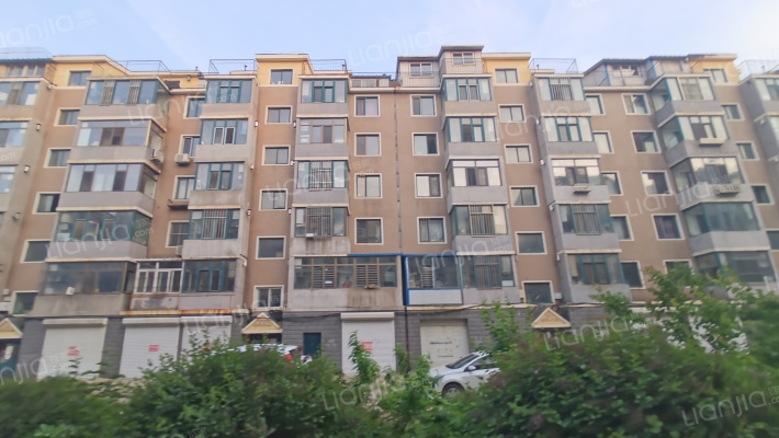 湖畔花园外景图