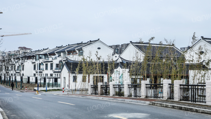 九间堂山居外景图