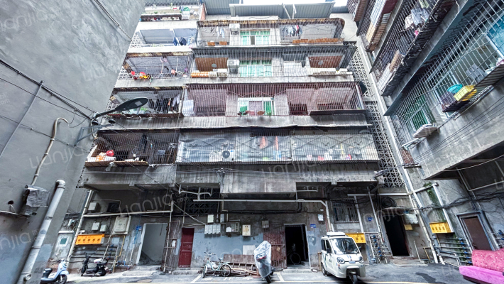 皮鞋城三路167号附1号外景图