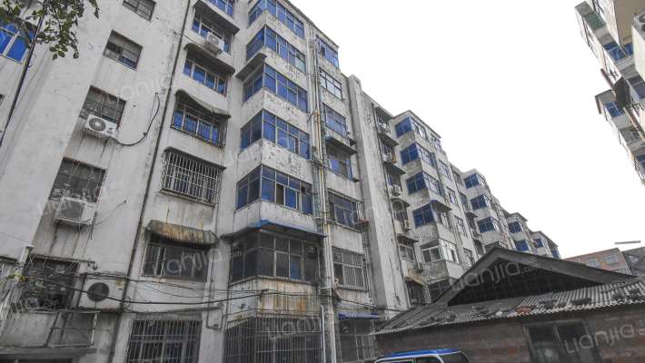 解放路土产公司家属院外景图