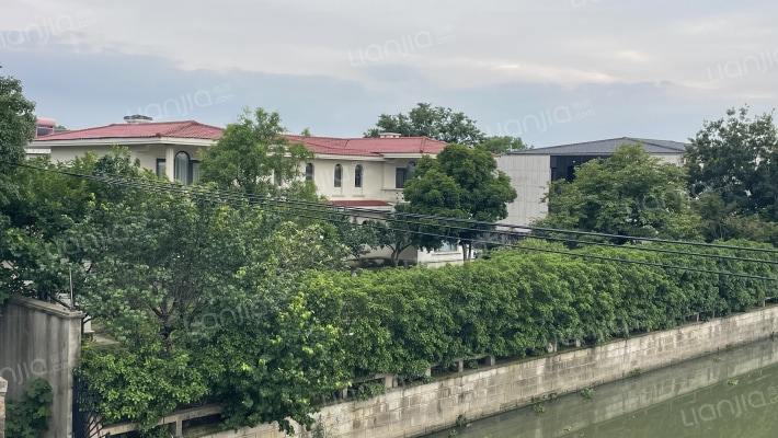 宝宸湖庄外景图
