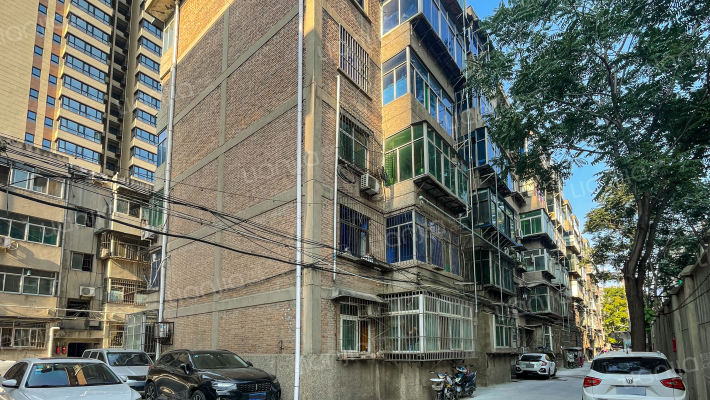 创新路面粉厂家属院外景图