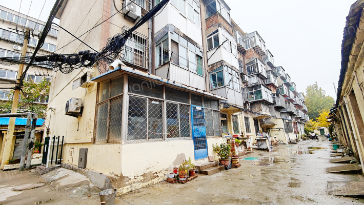 巨菱宿舍外景图