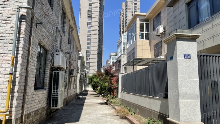 月亮湾巷外景图