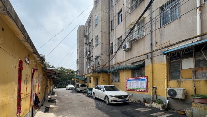 薄山林场家属院外景图