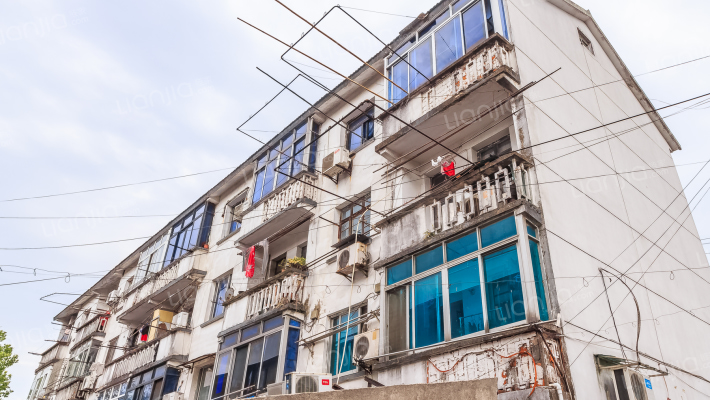 引凤园弄外景图