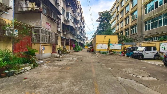 运输公司家属院外景图