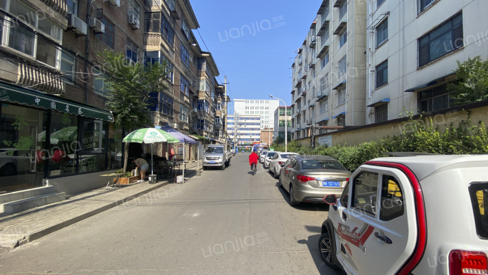 公交公司家属院外景图