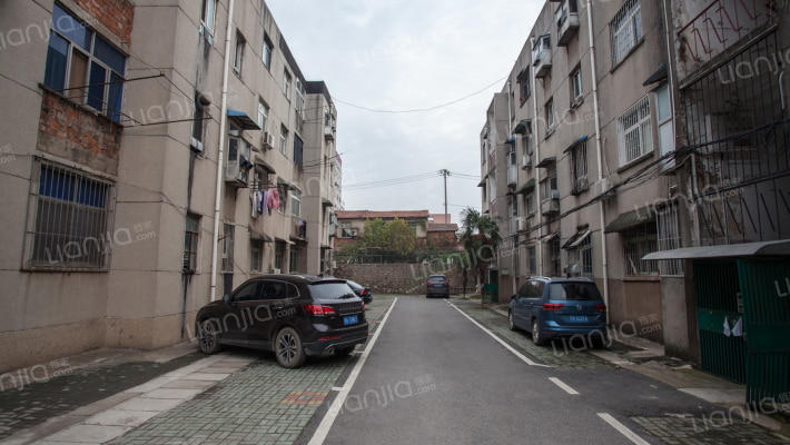 生物科技职业学院宿舍外景图