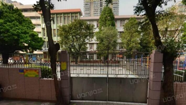 老报社大院外景图