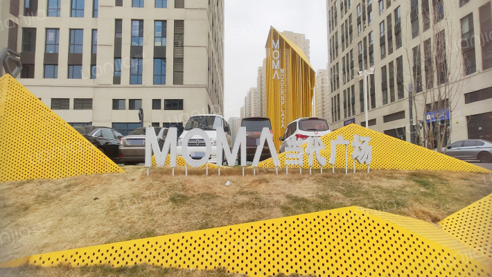 MOMΛ当代广场外景图