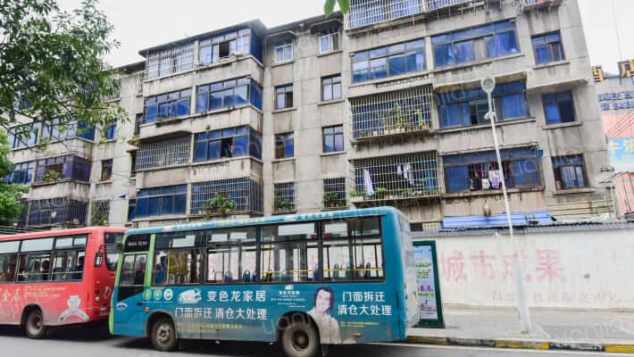 贵铝商住楼外景图