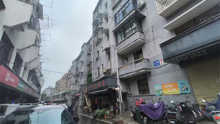 倒扒狮街外景图