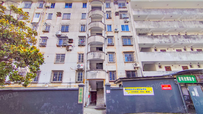 杰桑宿舍外景图