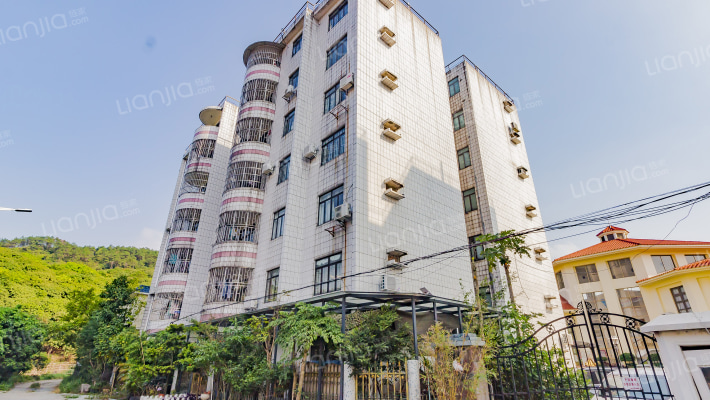 毕架山花园外景图