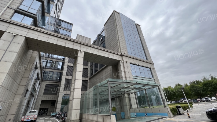 滨海华贸中心外景图