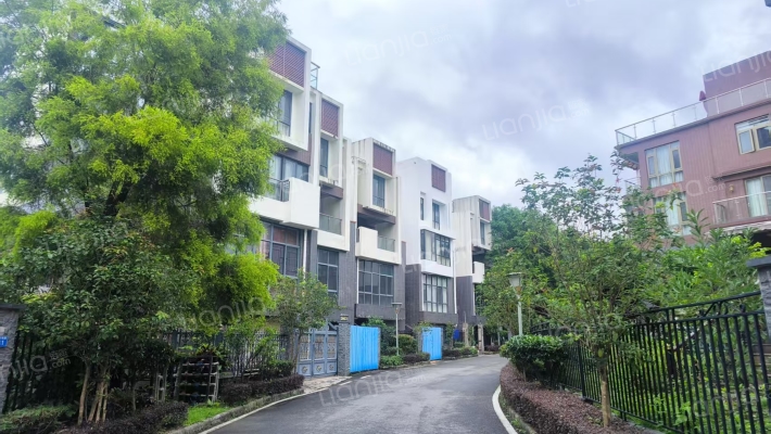 君源御湖城外景图