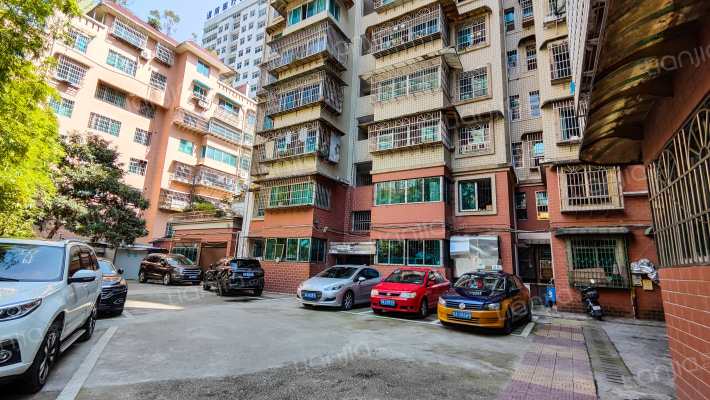 小河邮政商住楼外景图