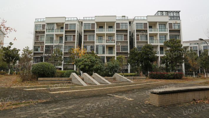 盘龙水岸沁园外景图