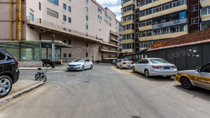 富苑盛世城外景图