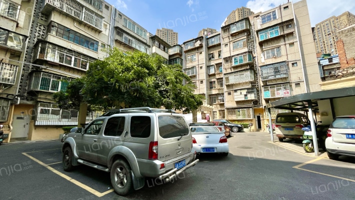 关上工商局宿舍外景图