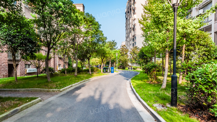 石雪公寓东区外景图