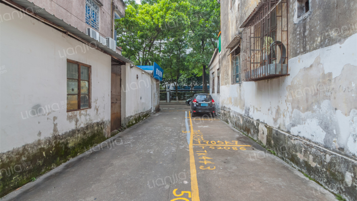 兴龙后街外景图