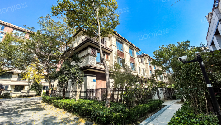 金轮湖晓兰庭外景图