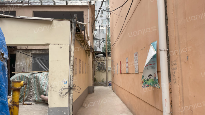 青年影院东28号院外景图