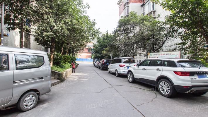 蟠龙小区外景图