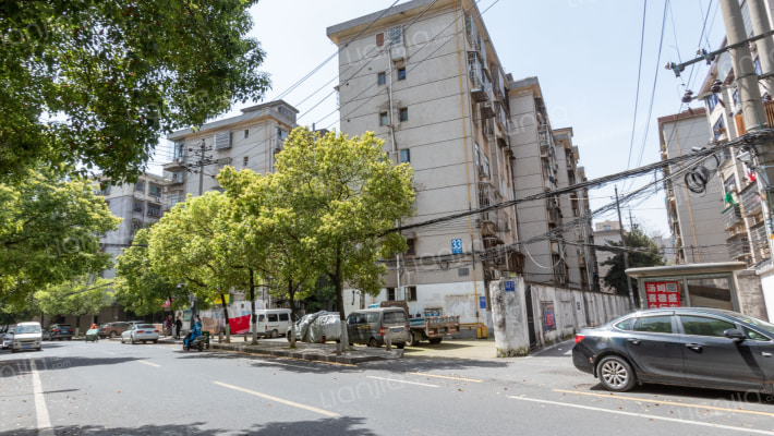 新兴小区外景图