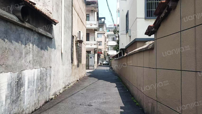 矿山机械厂宿舍外景图