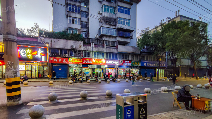 立新街外景图