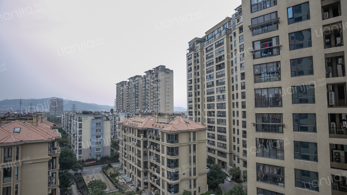 星河景苑小区外景图