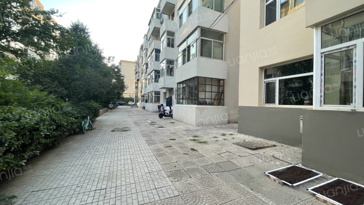 幼师宿舍外景图