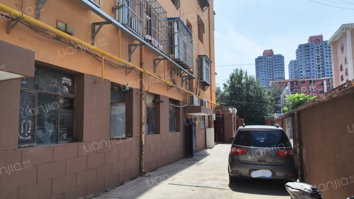 牌坊路加油站小区外景图