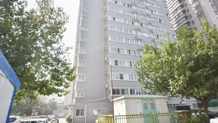 城市雅苑小区外景图