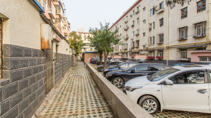 剧场东街外景图