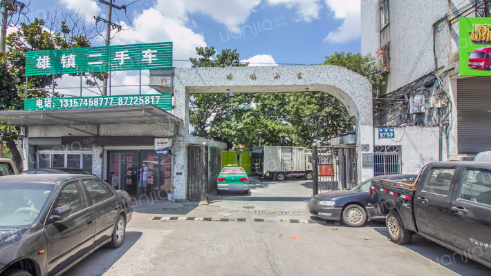 雄镇小区外景图