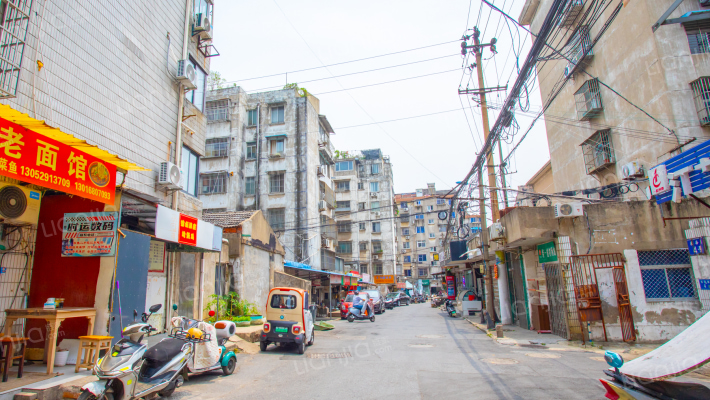 东岳巷外景图