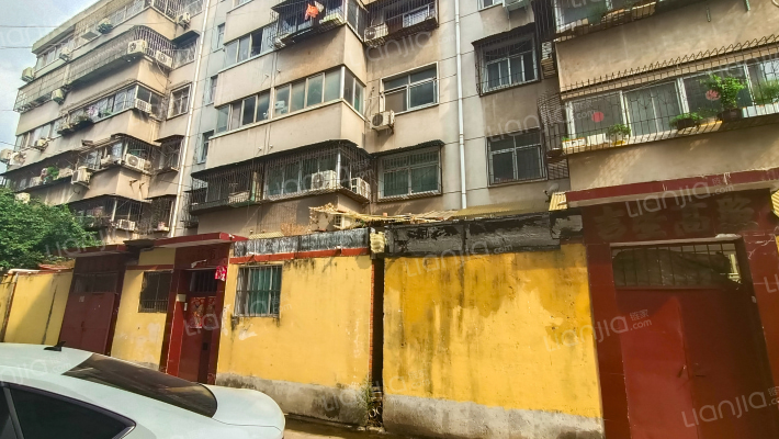 秀山水泥厂家属院外景图